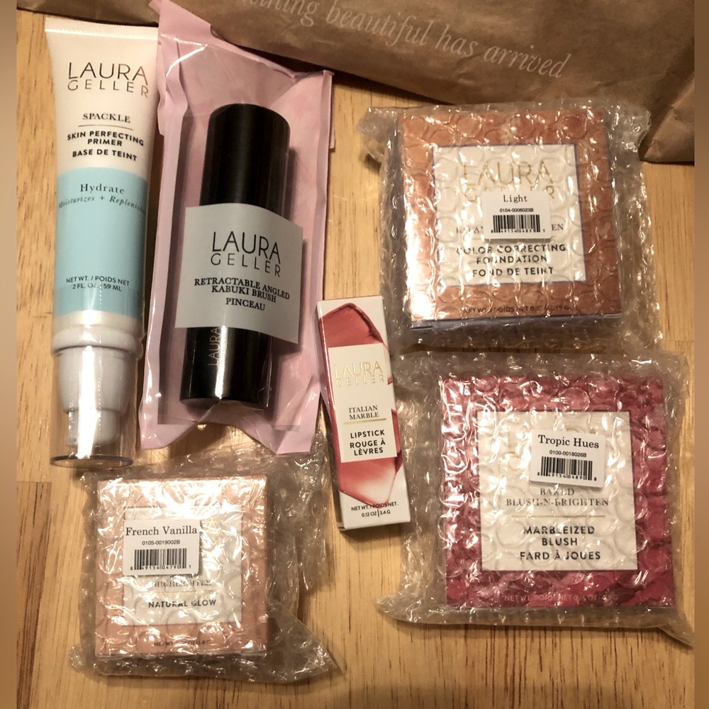 Laura Gellar make up kit. Shade Light powder foundation.